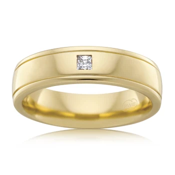 Yellow gold men's wedding band with a diamond detail