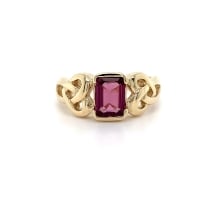 9kt YG Eme. Cut Rhod. Garnet Ring